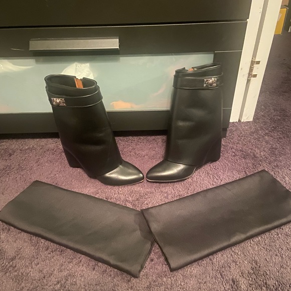 100% Authentic Givenchy Shark- Lock Boots Size. 37 - Picture 10 of 12
